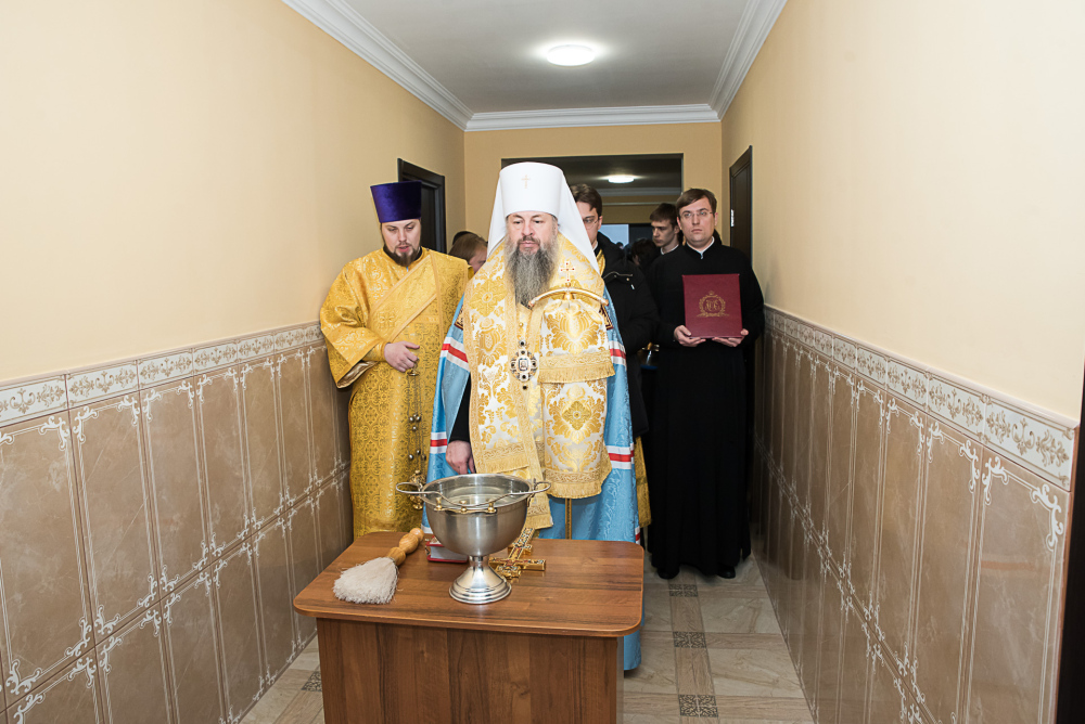 Протоиереи Александр Филиппов и Антоний Шварёв сослужили митрополиту Серафиму за литургией в Троицком храме в деревне Камайка