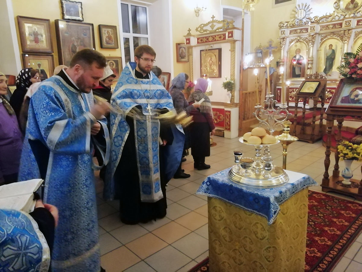 Всенощное бдение в канун празднования Казанской иконы Божией Матери