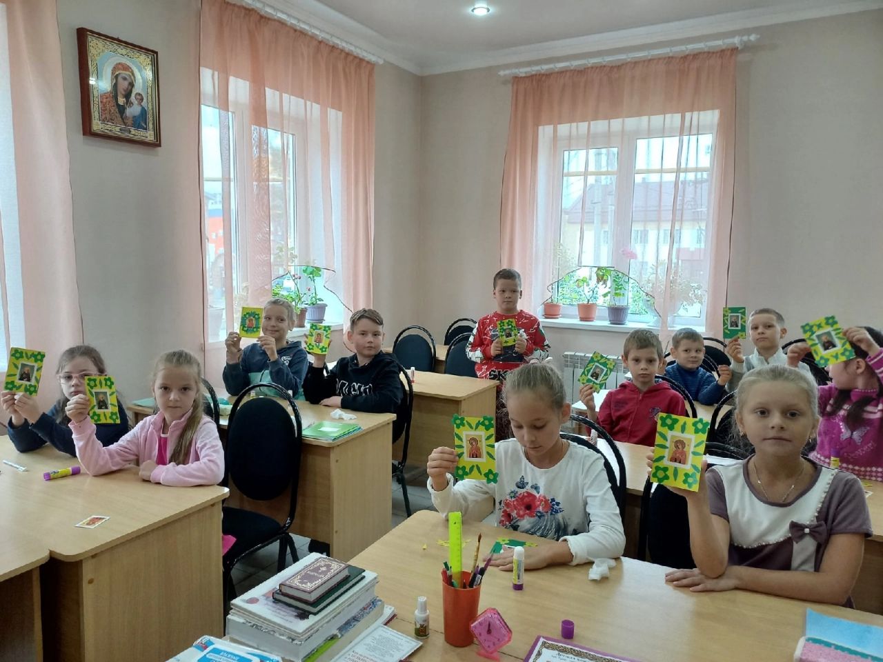 Начались учебные занятия в воскресной школе с детьми 