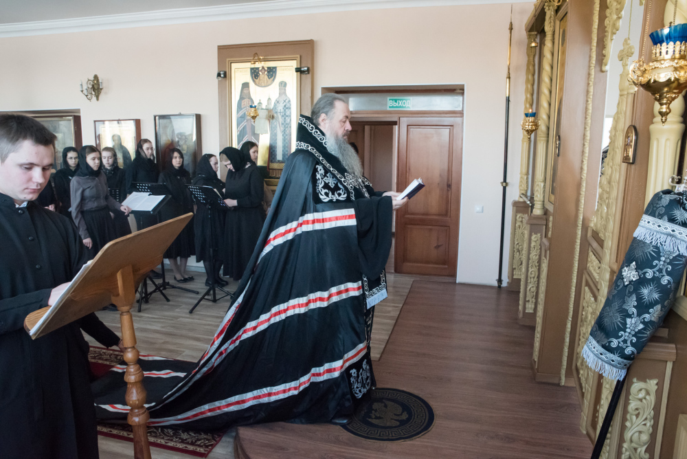 Во вторник первой седмицы Великого поста протоиерей Александр Филиппов сослужил митролиту Серафиму за великопостным богослужением в храме во имя святителя Иннокентия Иркутского при Пензенской духовной семинарии