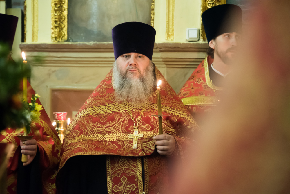 Митрополит Серафим и епископ Митрофан совершили всенощное бдение в Успенском соборе Пензы