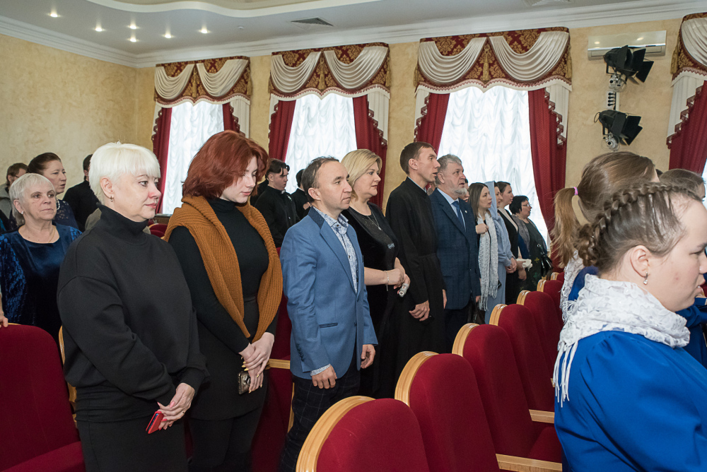  Протоиерей Александр Филиппов сослужил митрополиту Серафиму за литургией в престольный праздник и актовый день в Пензенской духовной семинарии
