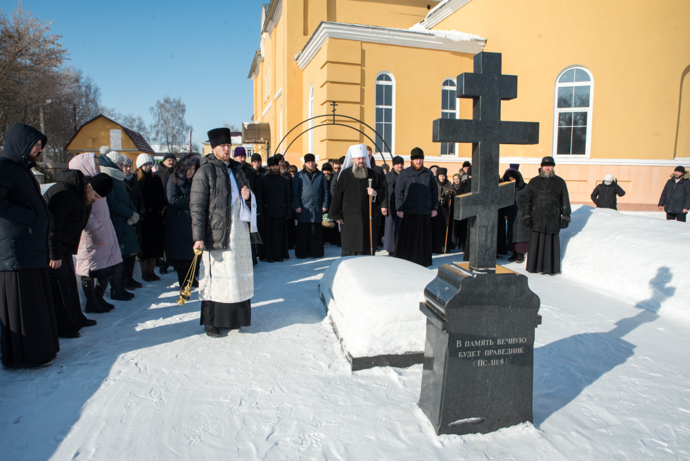 В день памяти священника Николая Болоховского  протоиерей Александр Филиппов сослужил митрополиту Серафиму в Успенском женском монастыре 