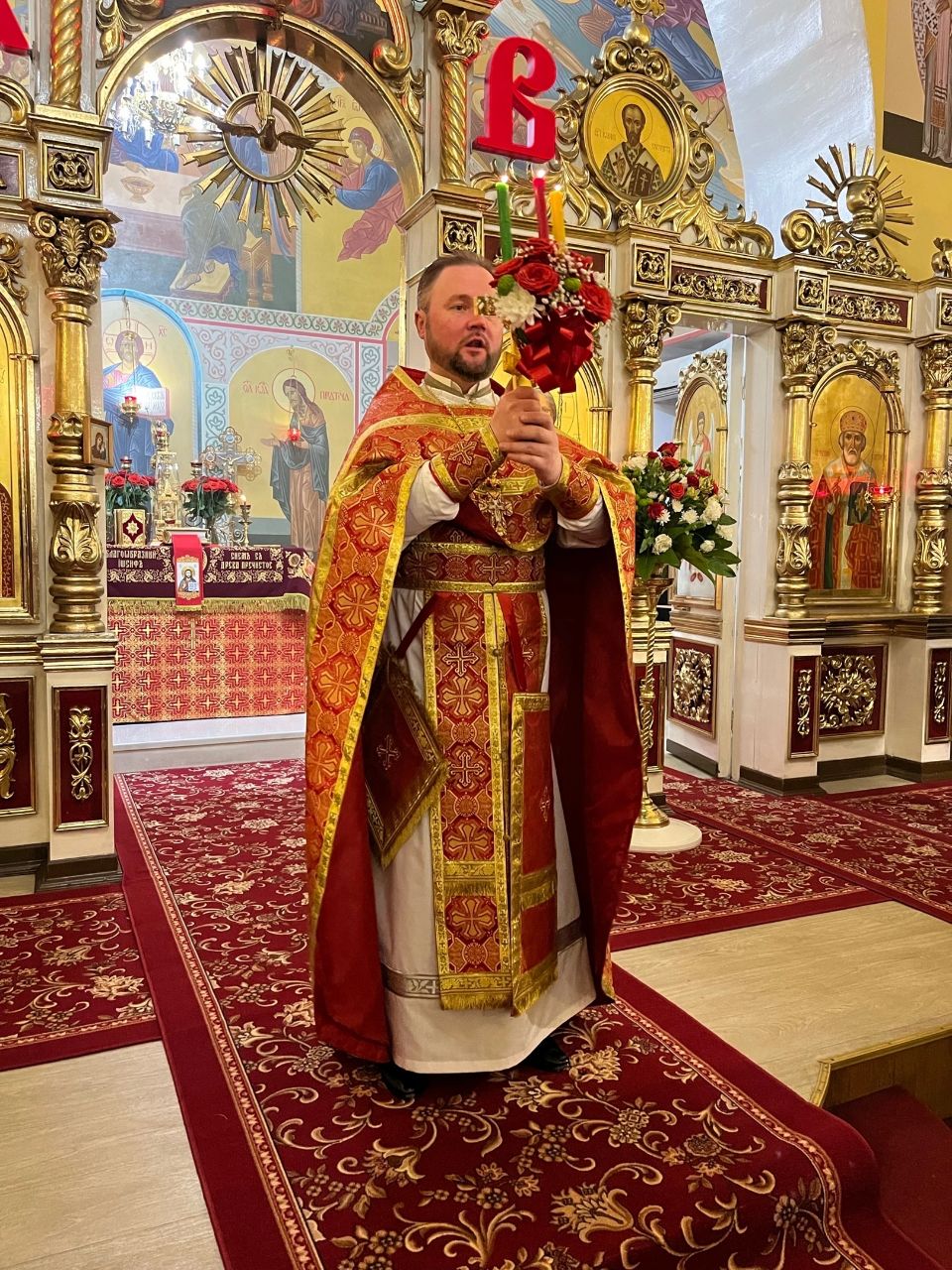В праздник Светлого Христова Воскресения протоиерей Александр Филиппов совершил торжественное богослужение в нашем храме
