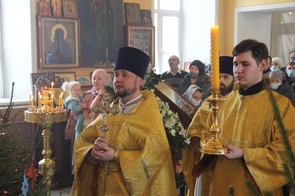 В Неделю по Рождестве Христовом митрополит Серафим совершил Литургию в нашем храме