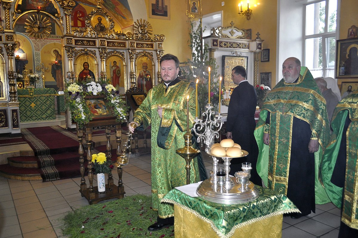 Всенощное бдение в канун праздника Троицы