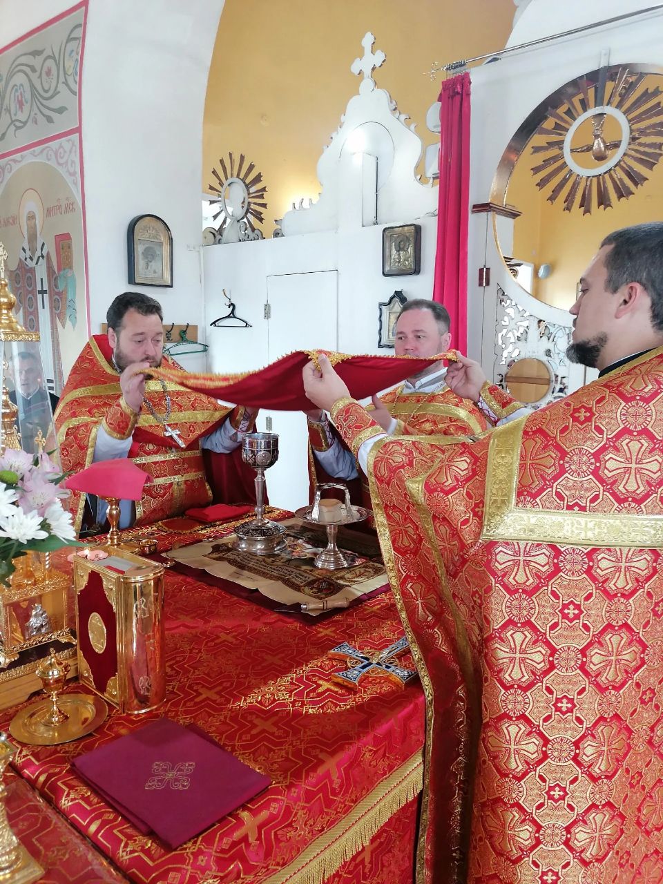 Празднование Воздвижения Животворящего Креста Господня 