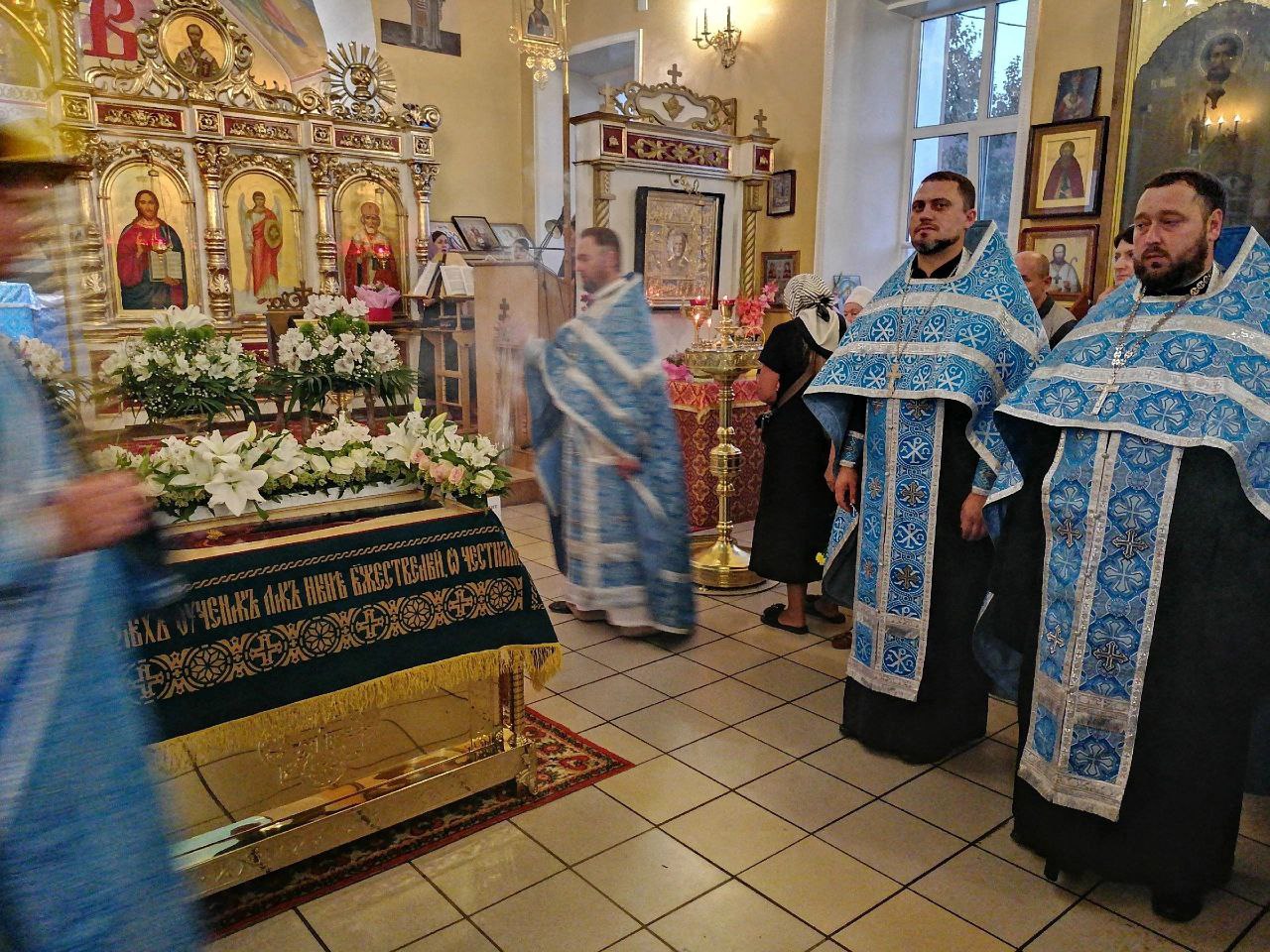 Всенощное бдение с чином Погребения Плащаницы Пресвятой Богородицы