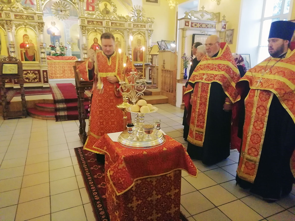 Всенощное бдение в канун празднования Воздвижения Животворящего Креста Господня