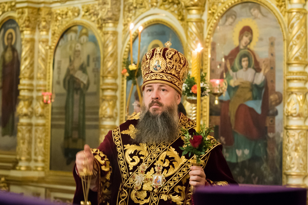 Митрополит Серафим и епископ Митрофан совершили всенощное бдение в Успенском соборе Пензы