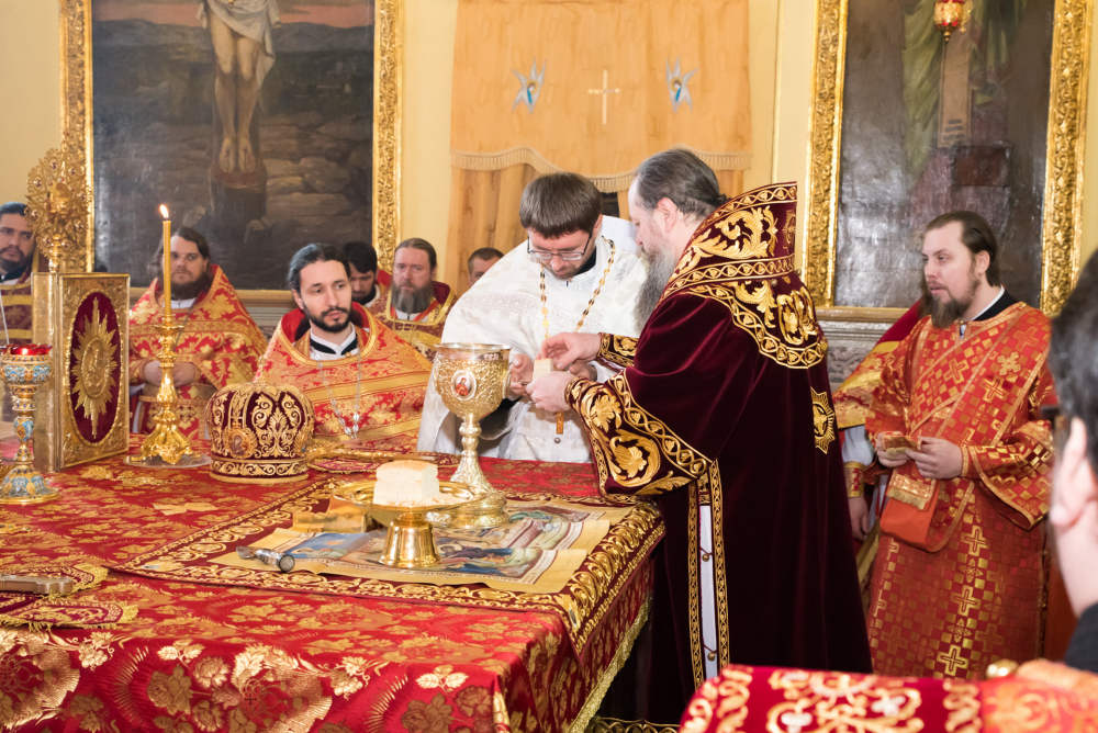 В праздник Собора новомучеников и исповедников Церкви Русской митрополит Серафим принял поздравления с днем Ангела