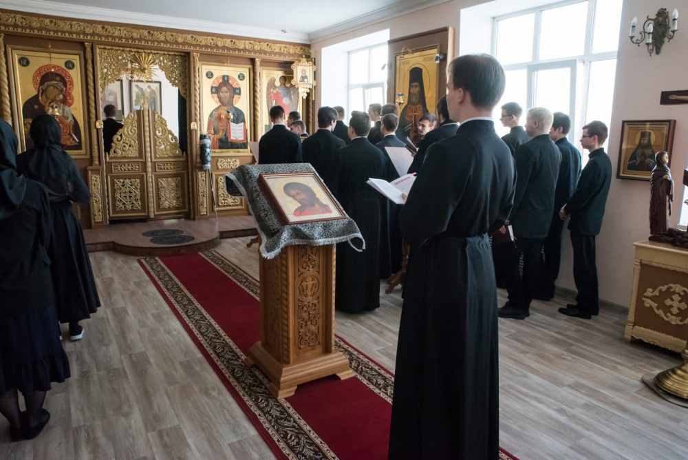 В понедельник первой седмицы Великого поста протоиерей Александр Филиппов сослужил митролиту Серафиму за великопостным богослужением в храме во имя святителя Иннокентия Иркутского при Пензенской духовной семинарии