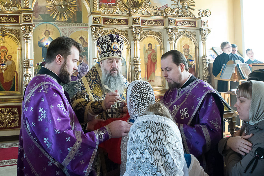 В Неделю Крестопоклонную митрополит Серафим совершил литургию в нашем храме