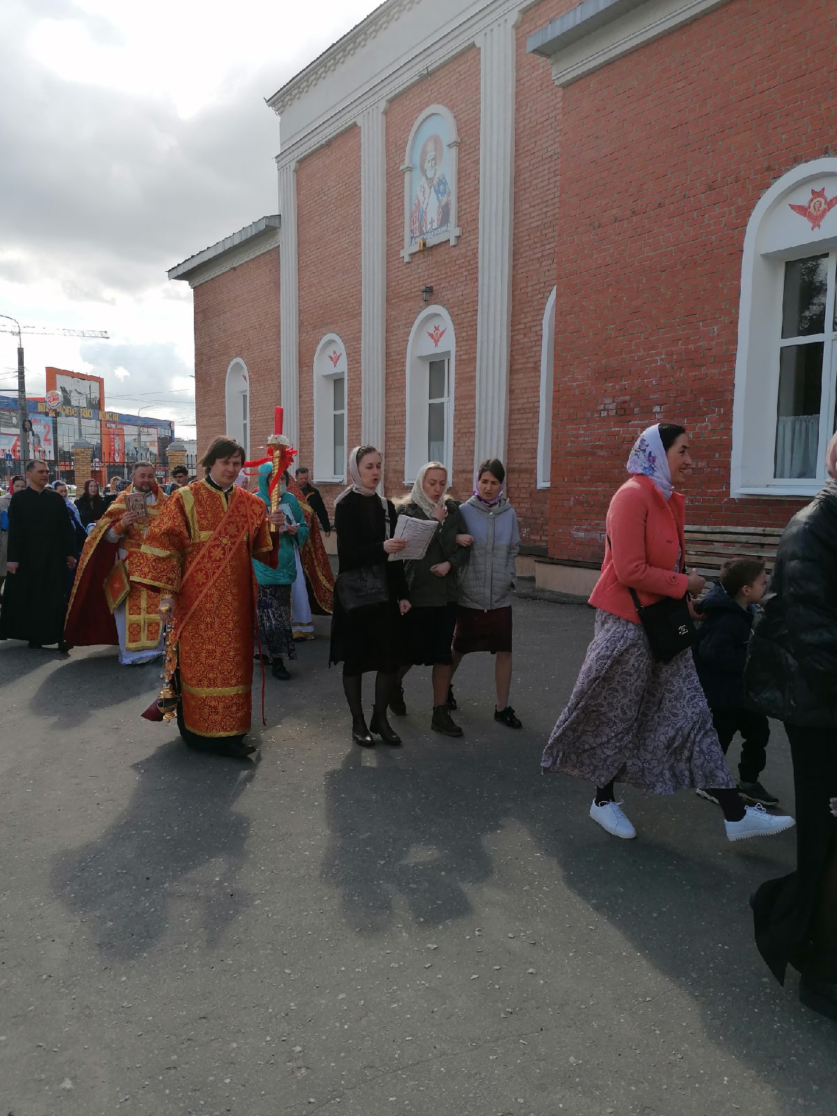  В четверг  Светлой седмицы протоиерей Александр Филиппов совершил Божественную литургию