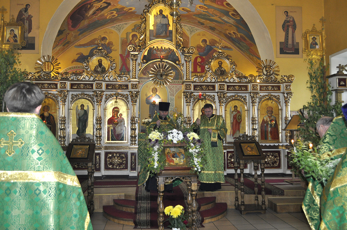 Всенощное бдение в канун праздника Троицы