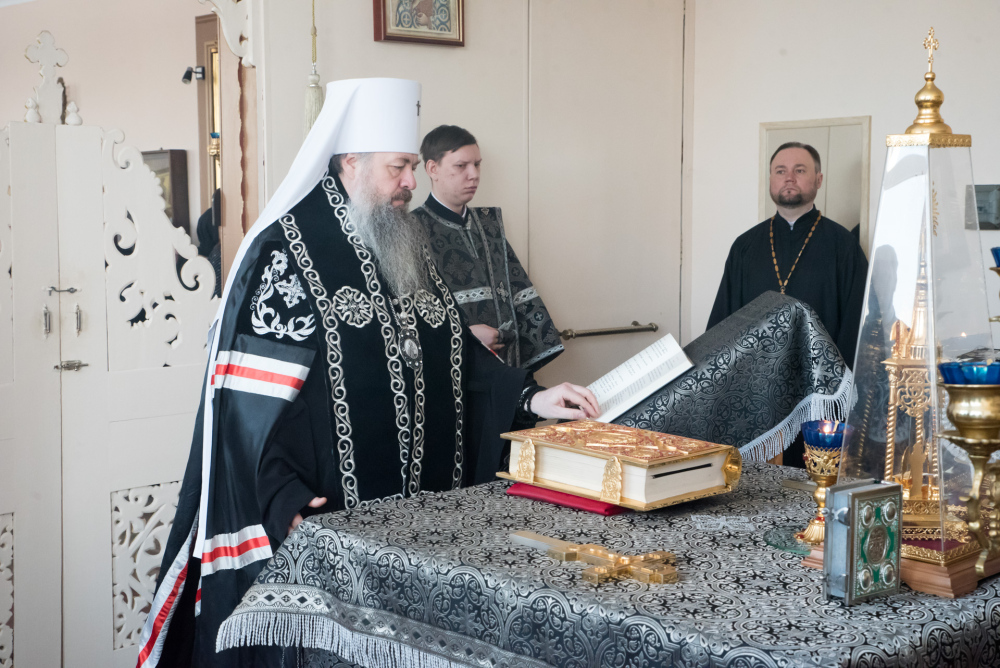 В понедельник первой седмицы Великого поста протоиерей Александр Филиппов сослужил митролиту Серафиму за великопостным богослужением в храме во имя святителя Иннокентия Иркутского при Пензенской духовной семинарии
