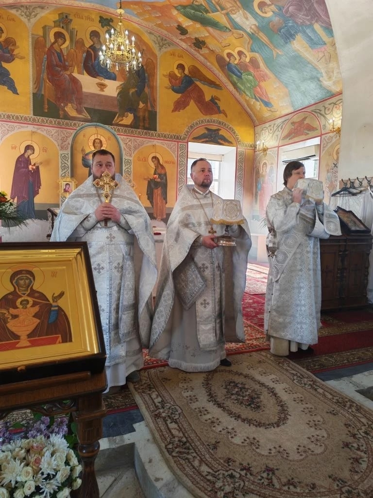 Богослужения в Неделю 7-ю по Пасхе