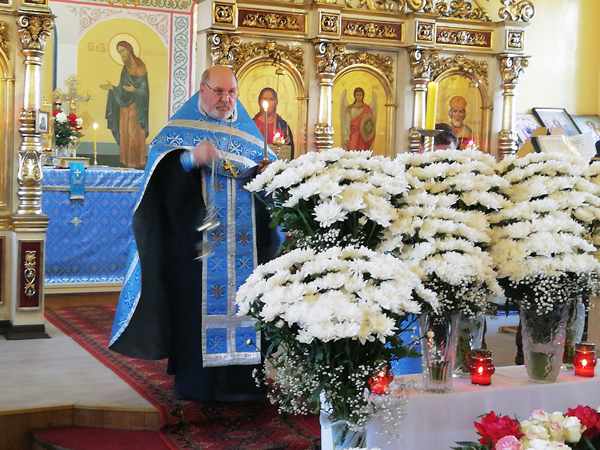Всенощное бдение с чином Погребения Плащаницы Богородицы