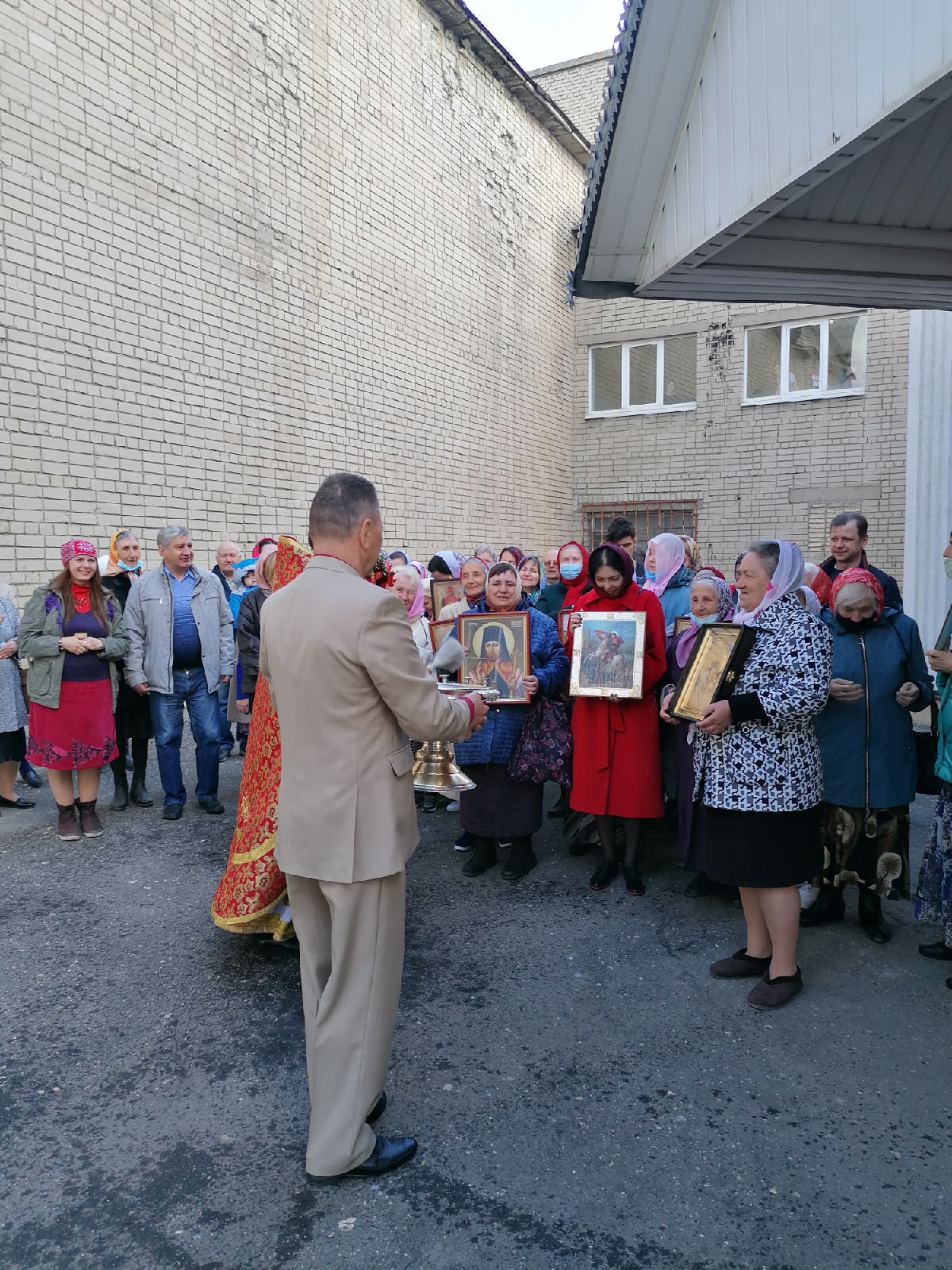  В четверг  Светлой седмицы протоиерей Александр Филиппов совершил Божественную литургию
