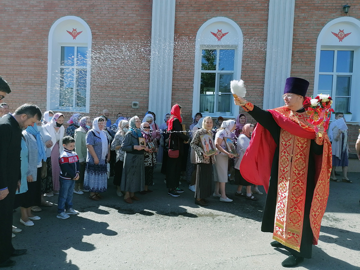 Поздравление с Днём рождения настоятеля нашего храма