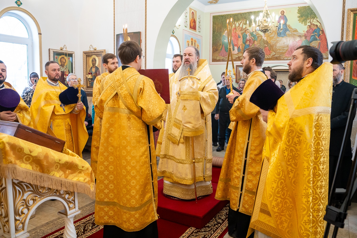 Митрополит Пензенский и Нижнеломовский Серафим совершил литургию в Троицком храме в Камайке