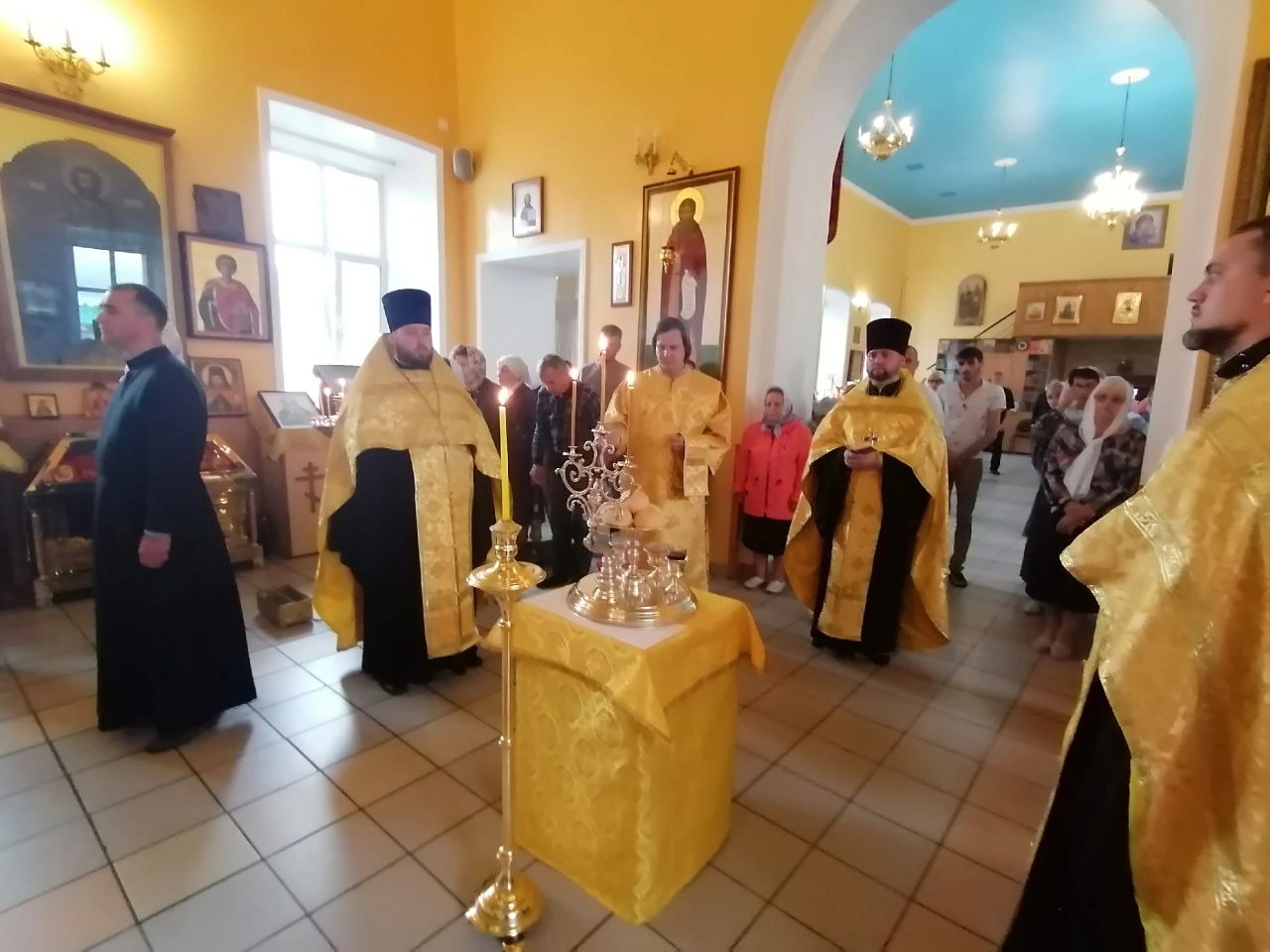 Всенощное бдение в канун праздника первоверховных апостолов Петра и Павла 
