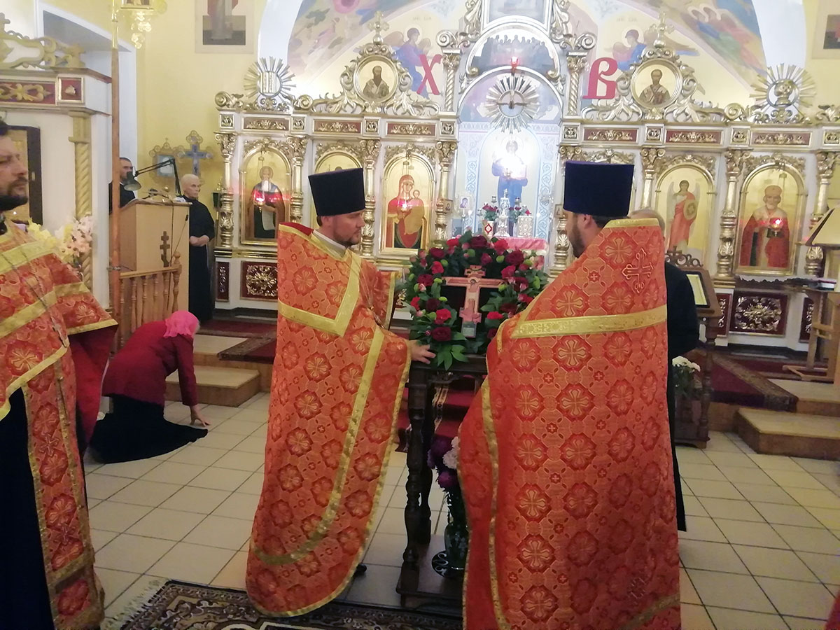 Всенощное бдение в канун празднования Воздвижения Животворящего Креста Господня