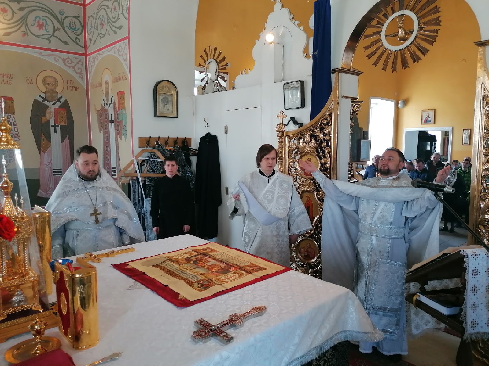 В Великую Субботу протоиерей Александр Филиппов совершил Литургию святителя Василия Великого