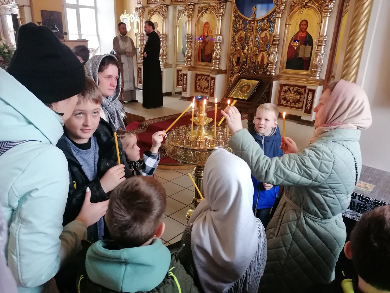 Иерей Сергий Карасёв встретился с учениками средней школы №1 города Спутник