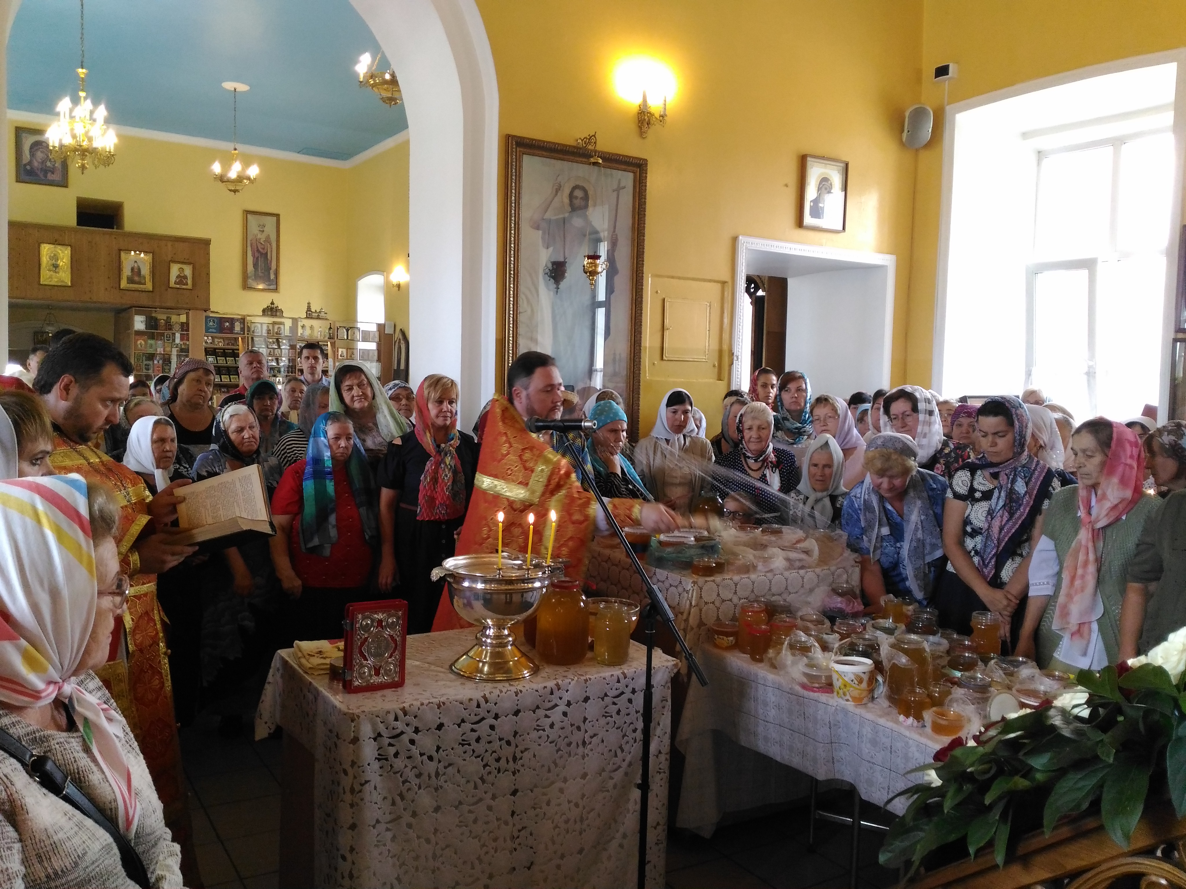 Праздник Происхождения (изнесения) Честных Древ Животворящего Креста Господня