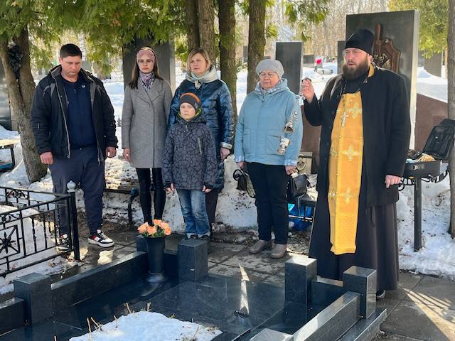 Протоиерей Антоний Шварёв совершил панихиду в день памяти Героя России Александра Сергеева