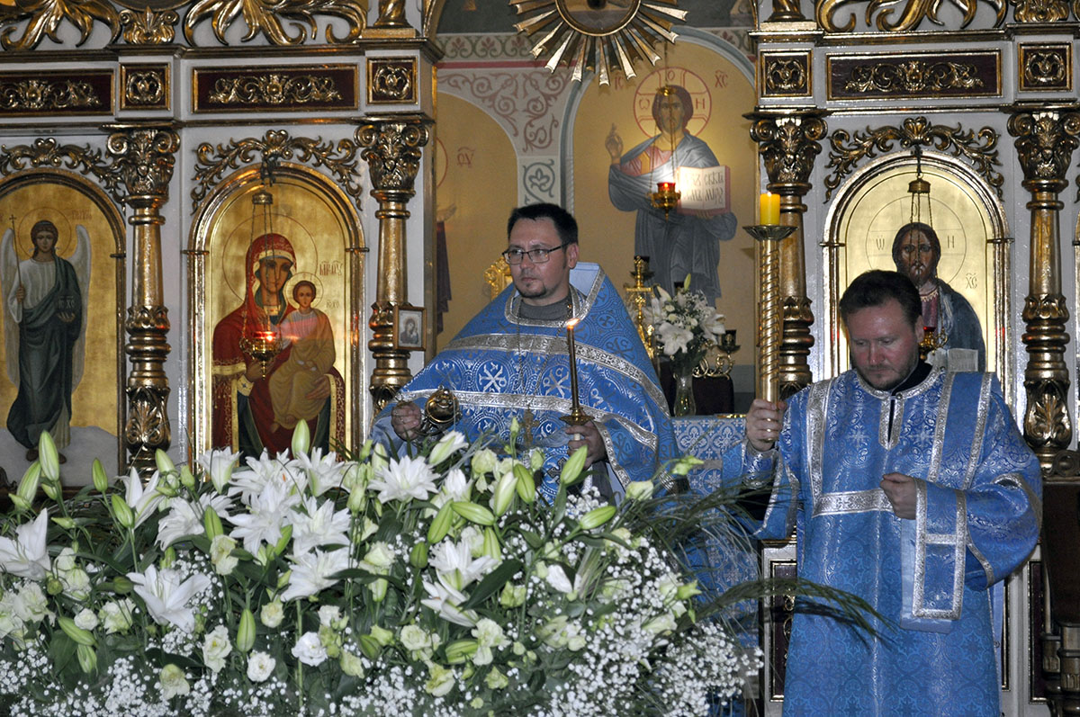 Всенощное бдение с чином Погребения Плащаницы Богородицы