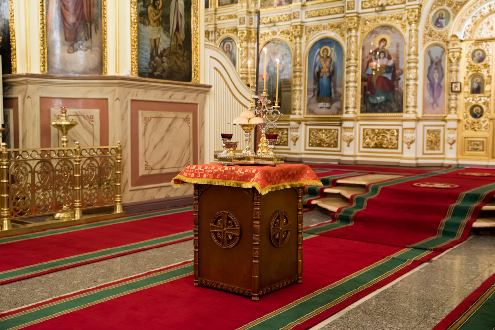 Митрополит Серафим и епископ Митрофан совершили всенощное бдение в Успенском соборе Пензы