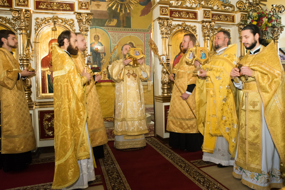 В день памяти святителя Николая Чудотворца митрополит Серафим совершил литургию в нашем храме