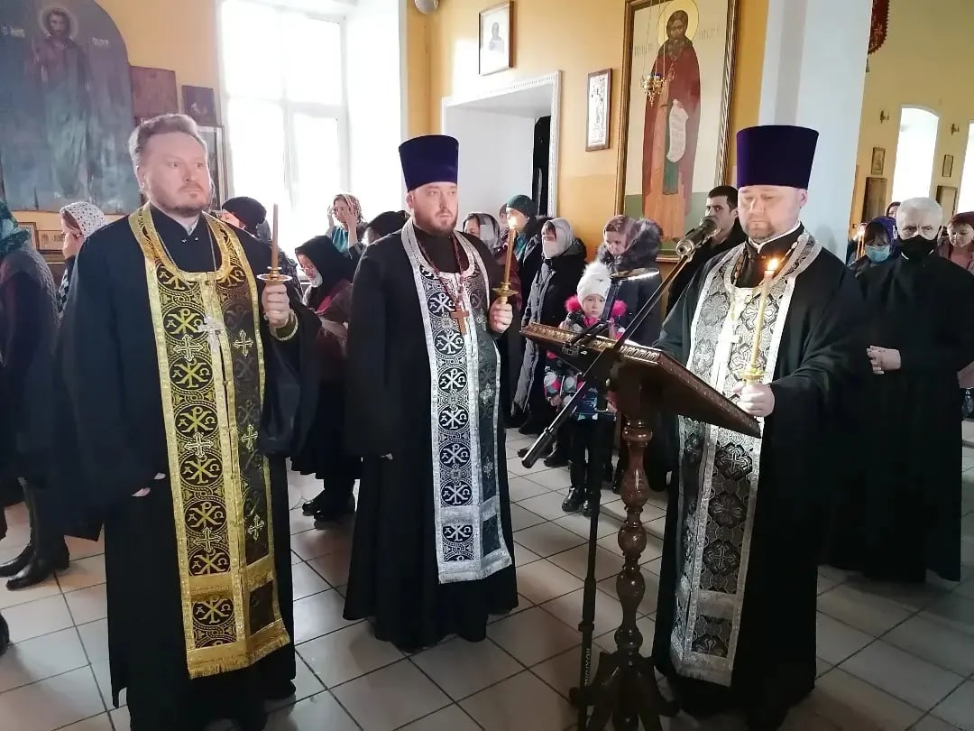 Протоиерей Александр Филиппов совершил повечерие с чтением Великого канона преподобного Андрея Критского