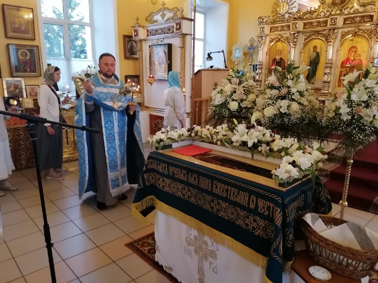 Всенощное бдение с чином Погребения Плащаницы Пресвятой Богородицы