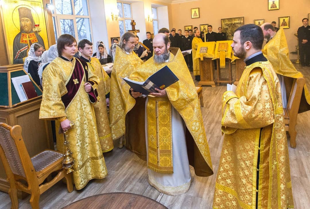 Диакон Сергий Исайчев сослужил за литургией в Пензенской духовной семинарии