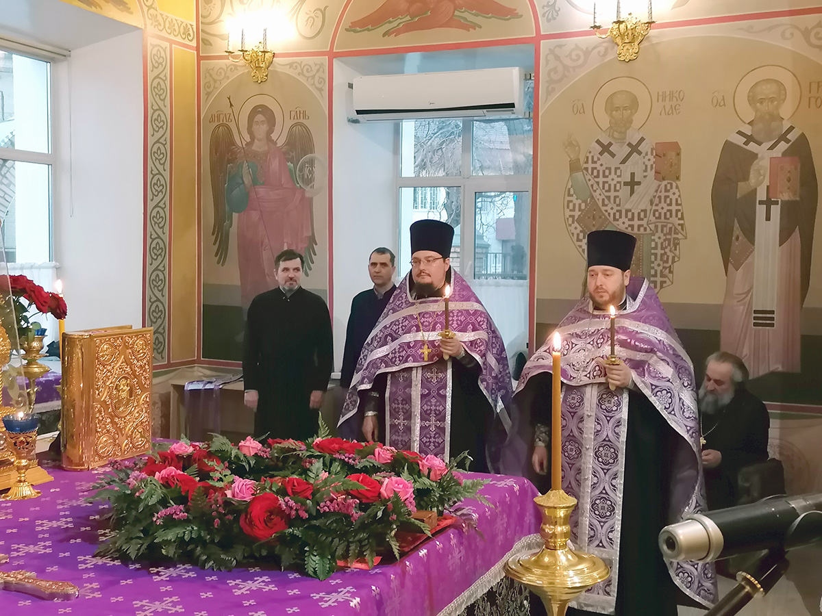 Всенощное бдение в канун Крестопоклонной Недели