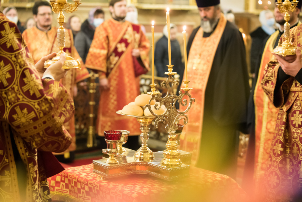 Митрополит Серафим и епископ Митрофан совершили всенощное бдение в Успенском соборе Пензы