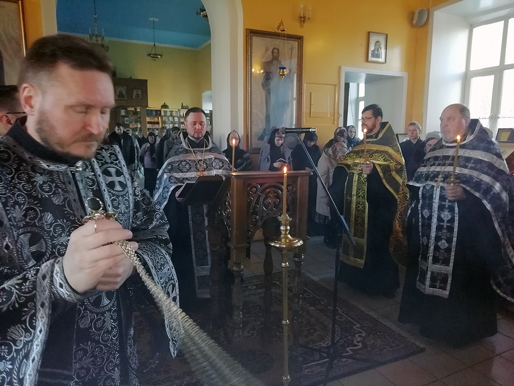Протоиерей Александр Филиппов совершил чинопоследование Пассии 