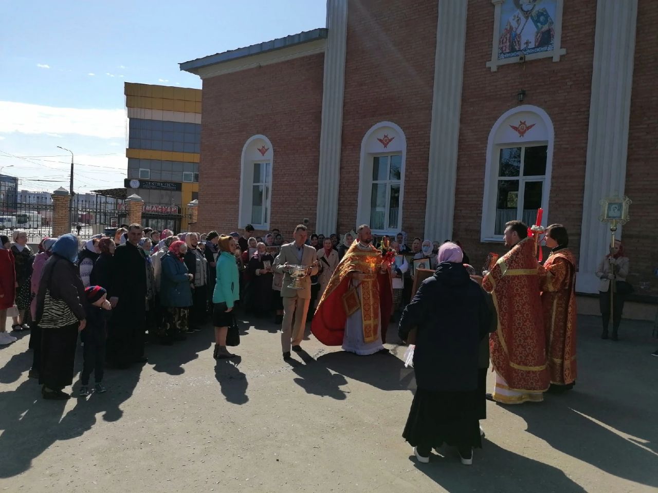  В пятницу  Светлой седмицы протоиерей Александр Филиппов совершил Божественную литургию