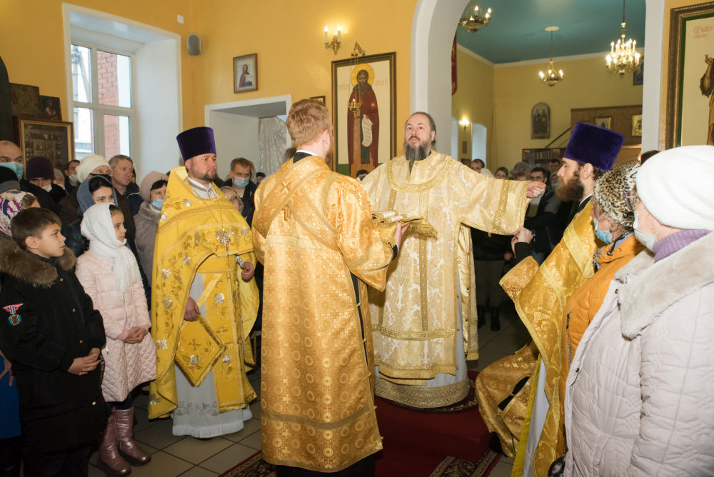 В день памяти святителя Николая Чудотворца митрополит Серафим совершил литургию в нашем храме