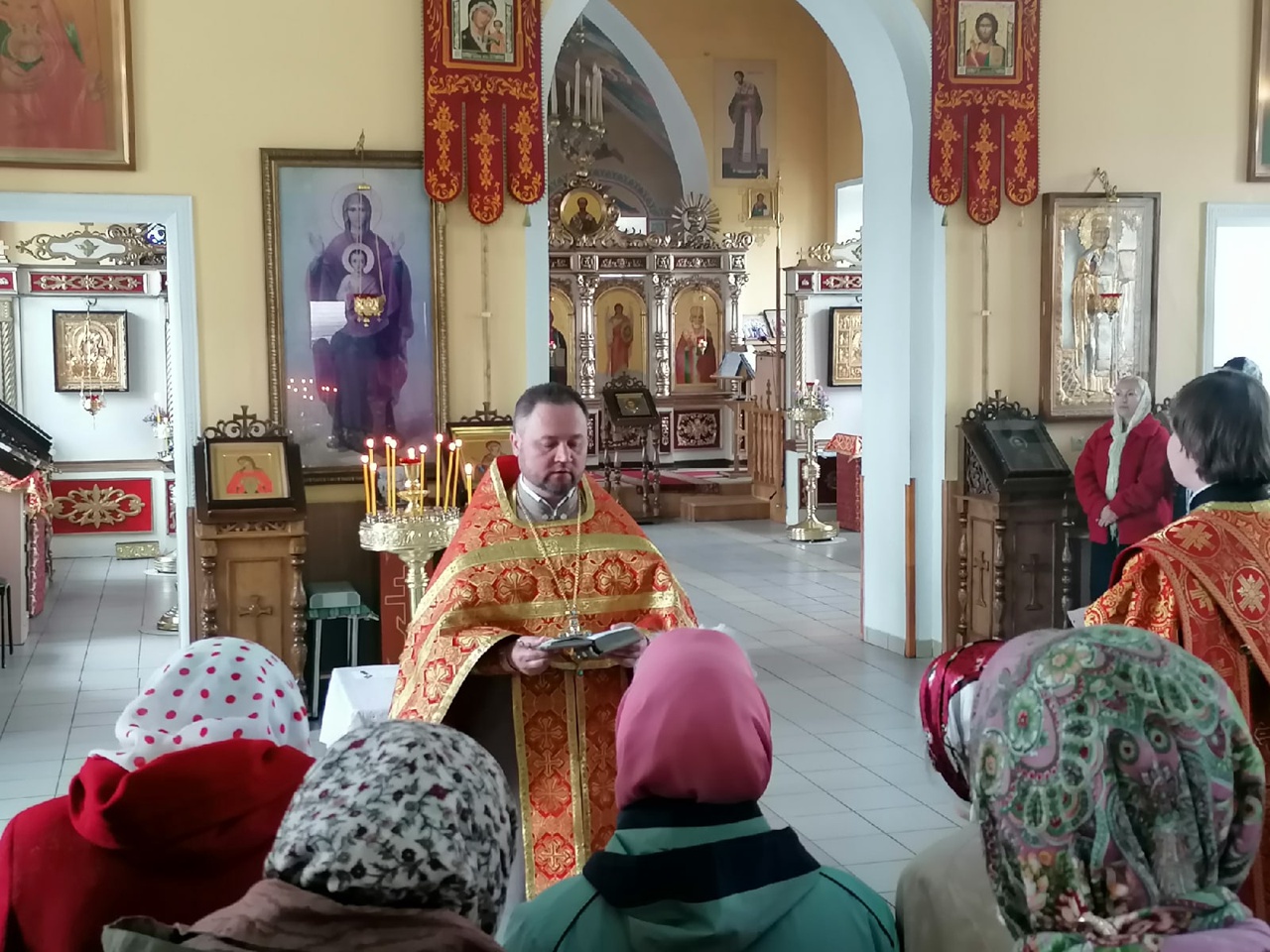 Богослужения в Неделю о расслабленом