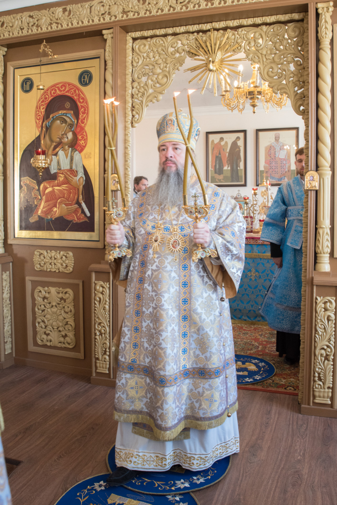 Протоиерей Александр Филиппов сослужил митрополиту Серафиму за литургией в храме святителя Иннокентия Иркутского при Пензенской духовной семинарии 