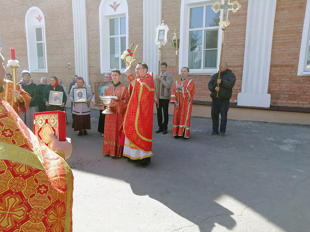 В понедельник Светлой седмицы протоиерей Александр Филиппов совершил Божественную литургию
