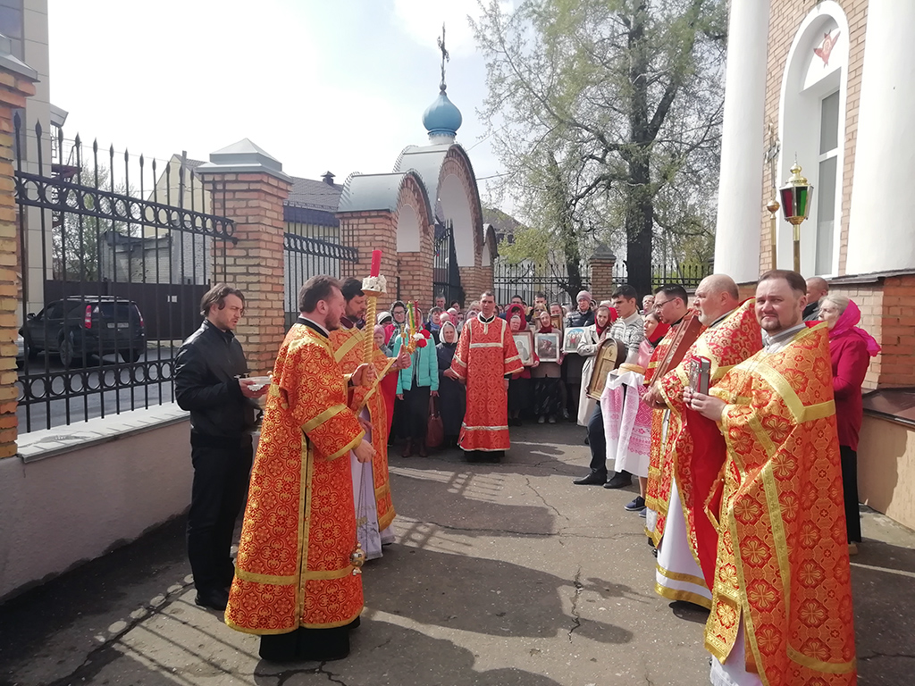 В пятницу Светлой седмицы протоиерей Александр Филиппов совершил Божественную литургию