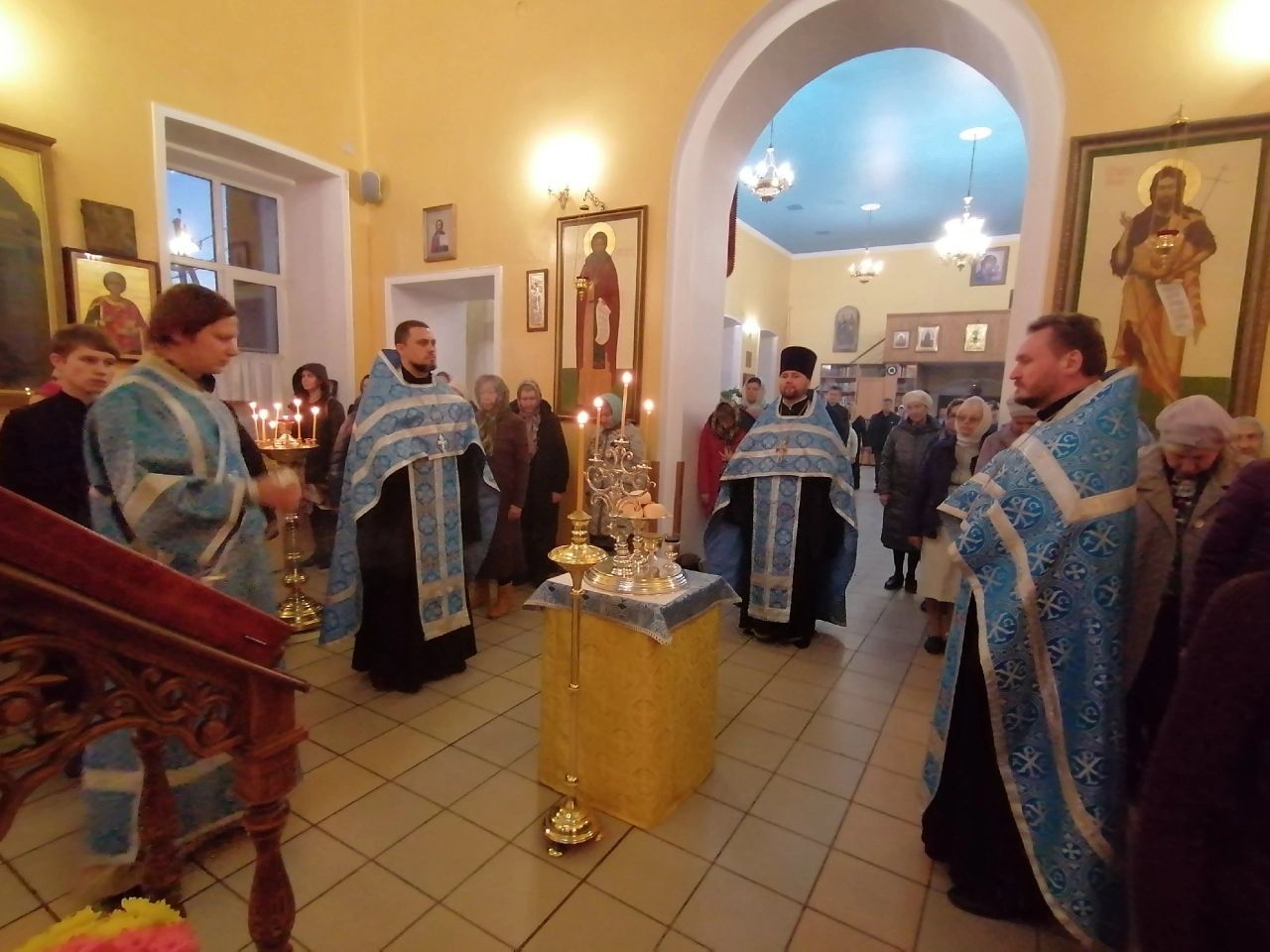 Всенощное бдение в канун праздника Покрова Пресвятой Богородицы