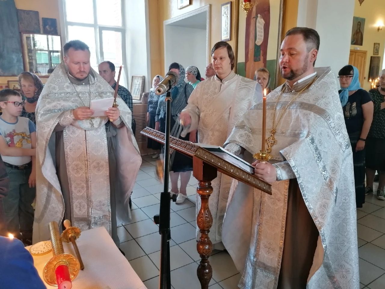 Заупокойное богослужение в канун Троицкой родительской субботы