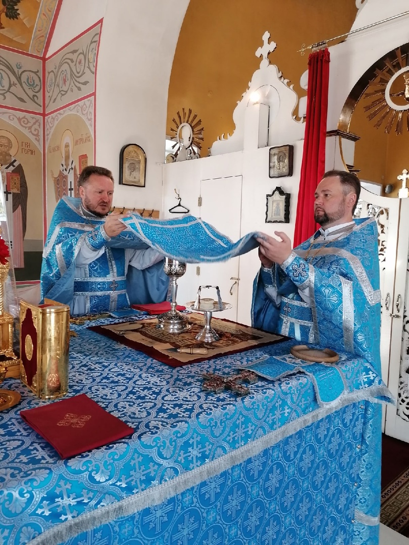 Протоиерей Александр Филиппов совершил литургию и молебен перед началом нового учебного года