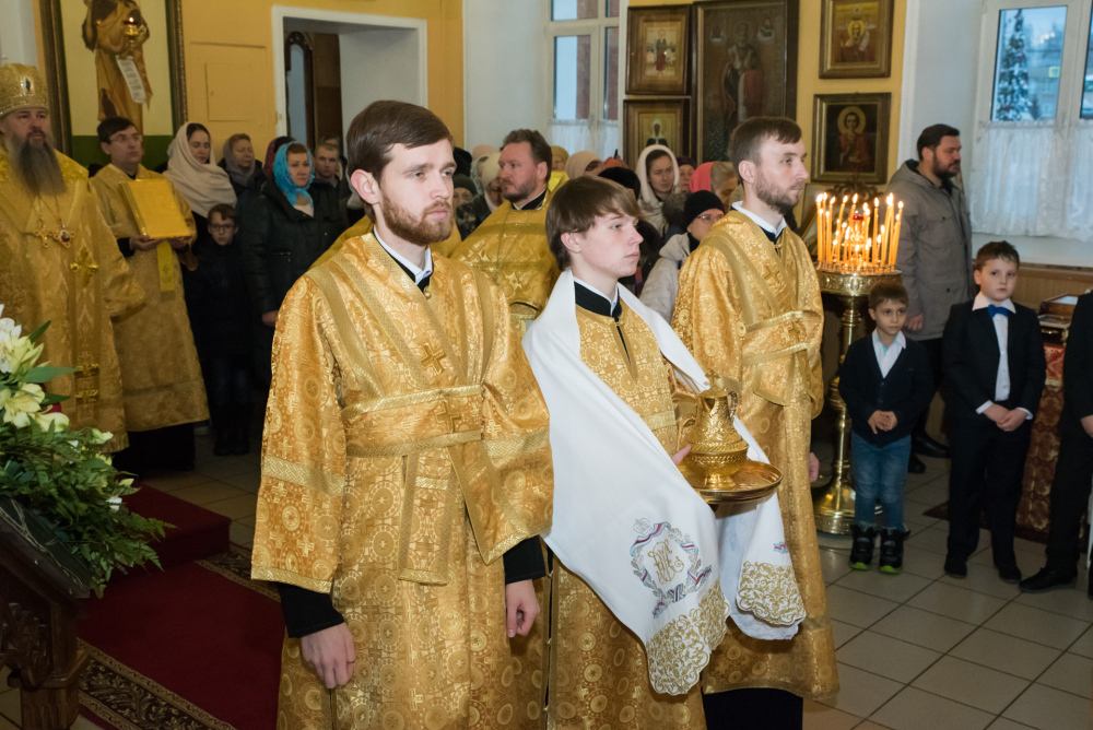 В престольный праздник митрополит Серафим совершил литургию в нашем храме  